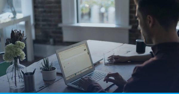 Reduzir churn com pesquisas de CX e closed loop
